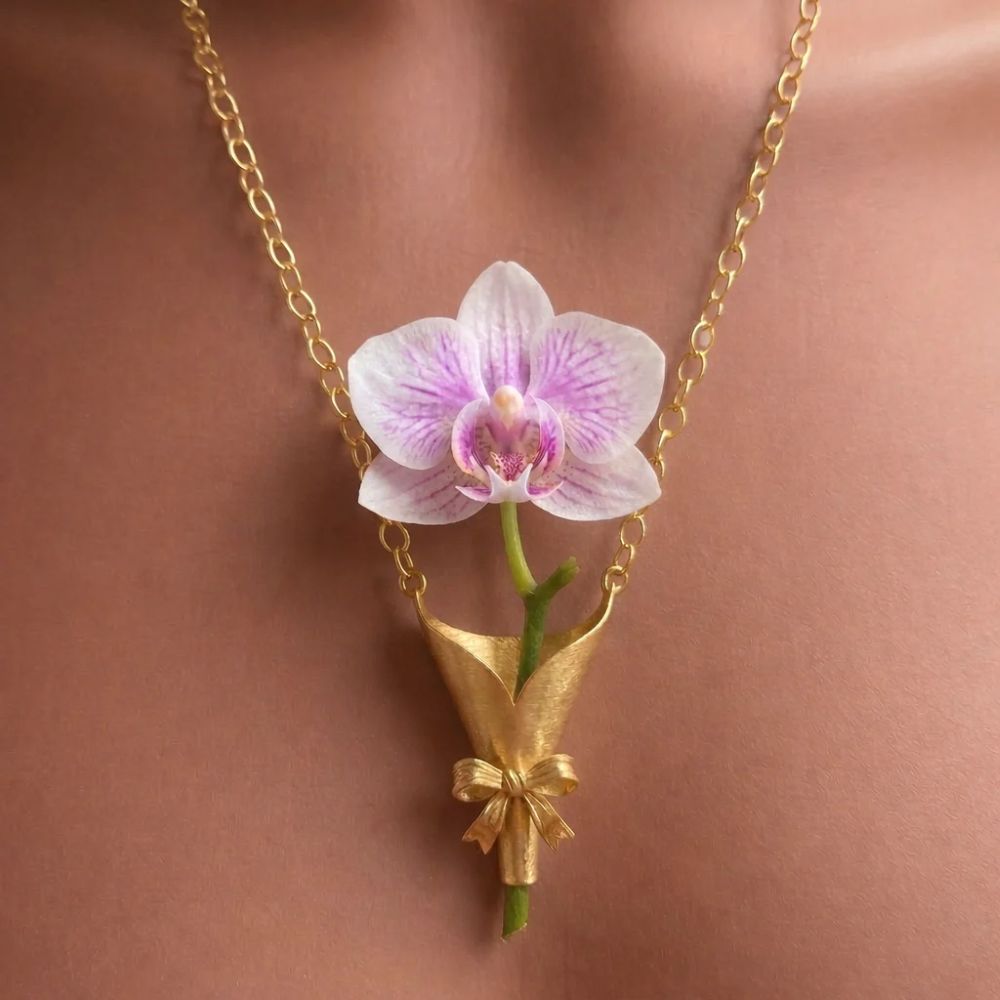 Real Flower Keepsake Necklace – Hold Your Memories In Bloom